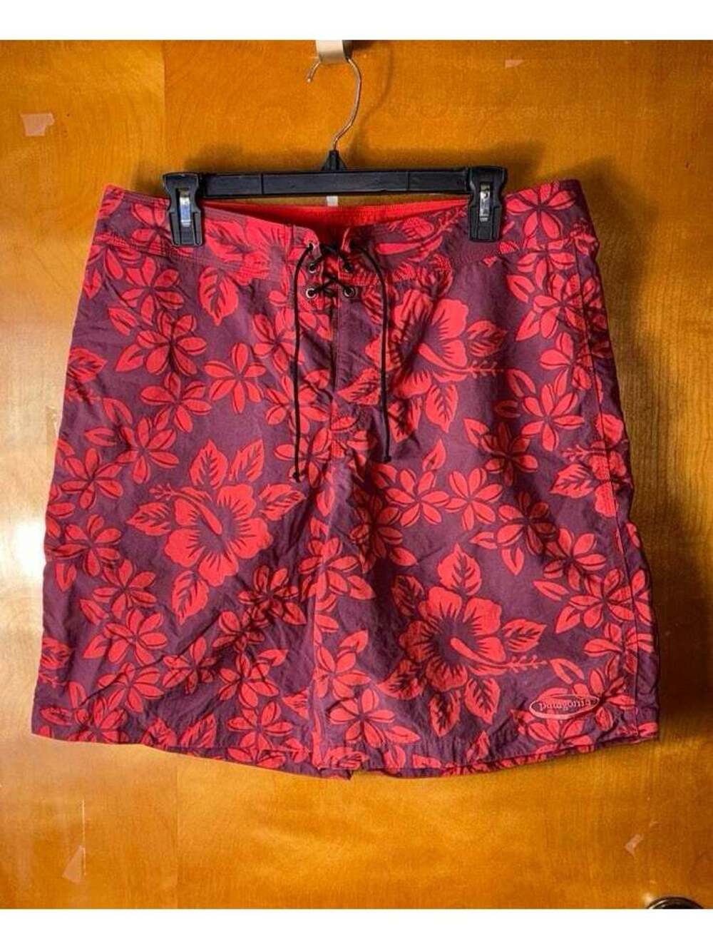 Patagonia Shorts Men’s Size 34 Hibiscus Floral Swim Trunks Red Pataloha